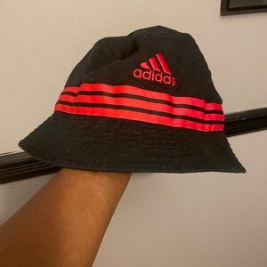 Adidas Black and Red Striped Hat size medium, Unisex